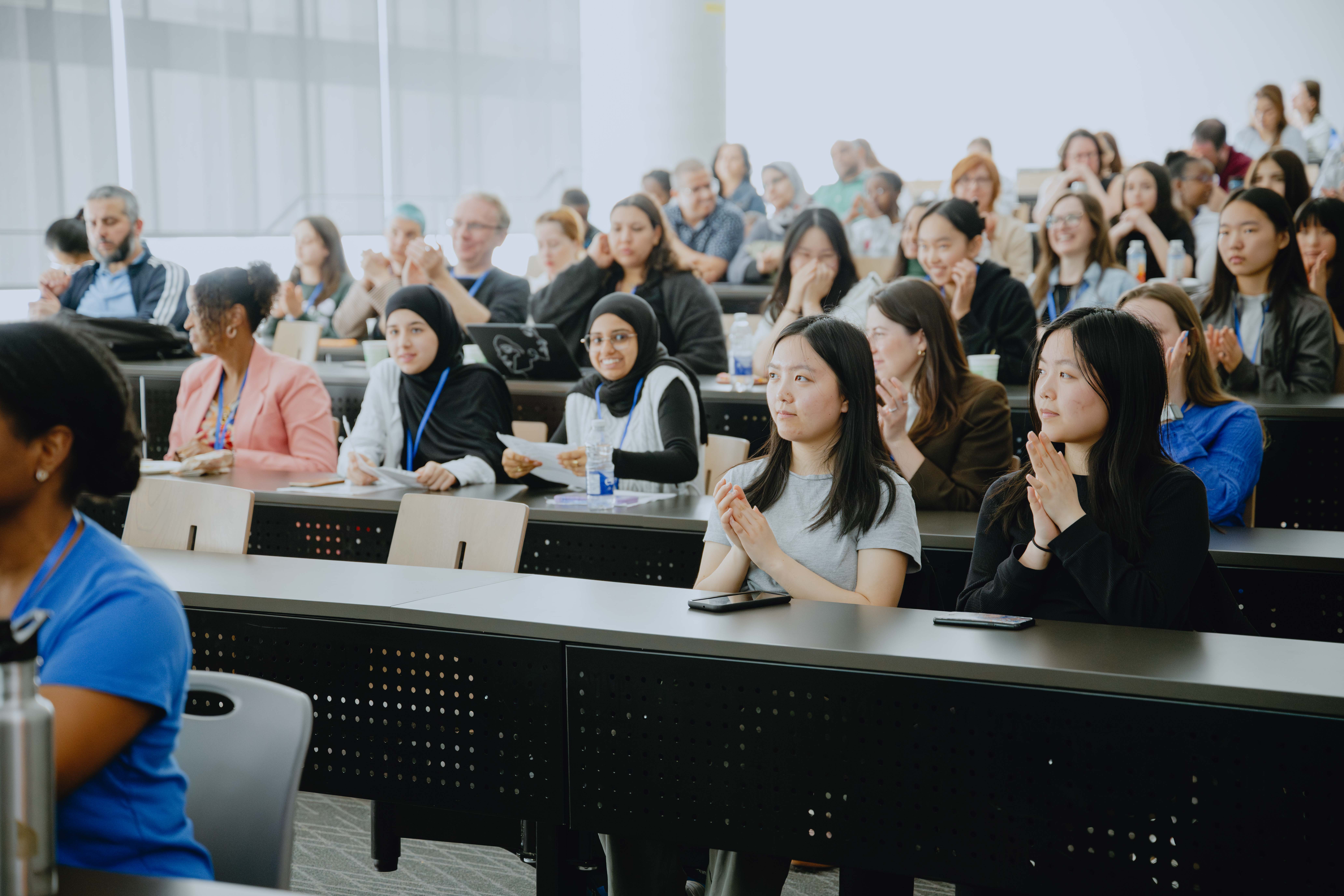 Portrait des invités lors de la journée démo de la compétition Technovation à Montréal.